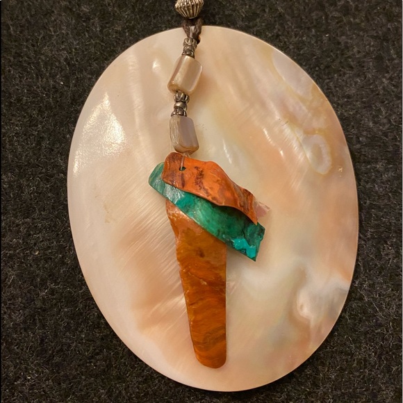 Mother of Pearl natural sea shell necklace and matching earrings set - Picture 7 of 13